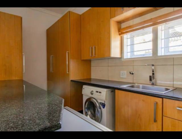 6 BEDROOM HOUSE FOR SALE IN BASSONIA